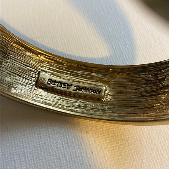 Betsey Johnson Dollhouse pink Bow Bracelet - Picture 5 of 5